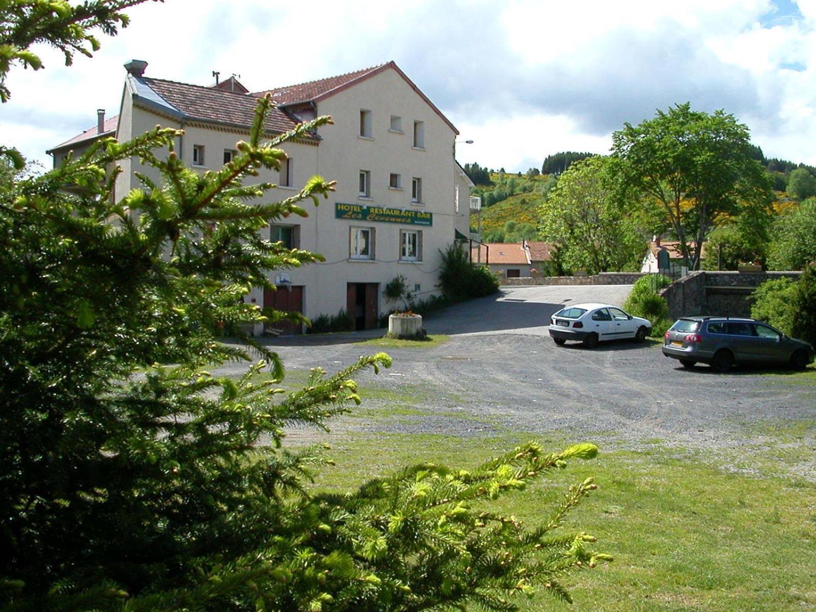 Logis Hotel Restaurant Les Cevennes Saint-Cirgues-en-Montagne Exteriör bild
