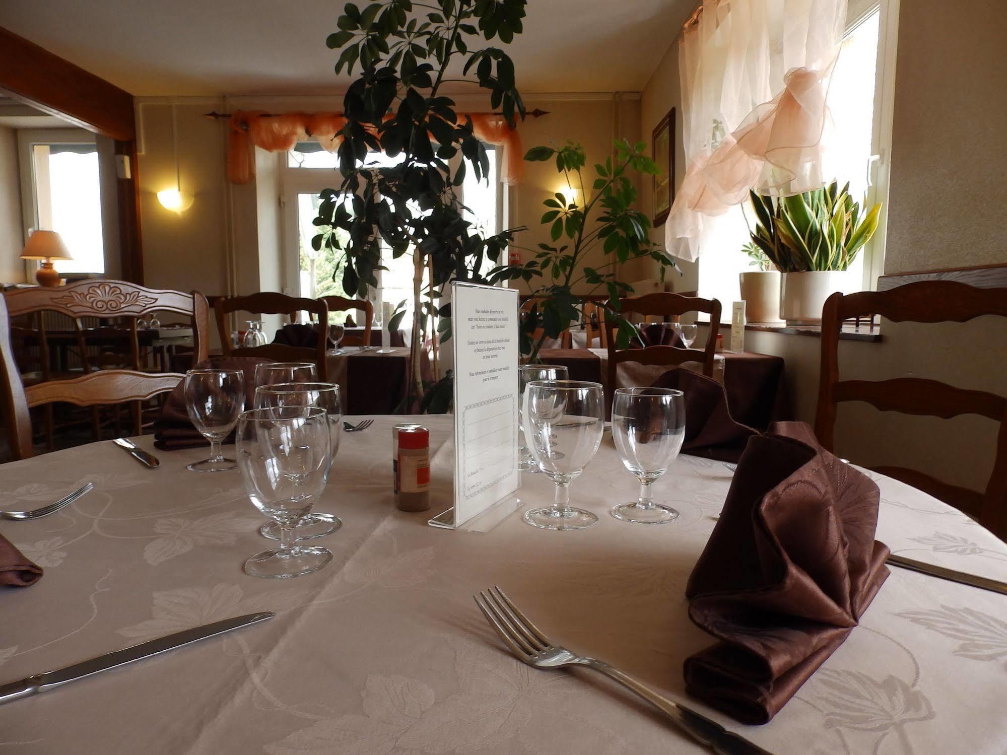 Logis Hotel Restaurant Les Cevennes Saint-Cirgues-en-Montagne Exteriör bild