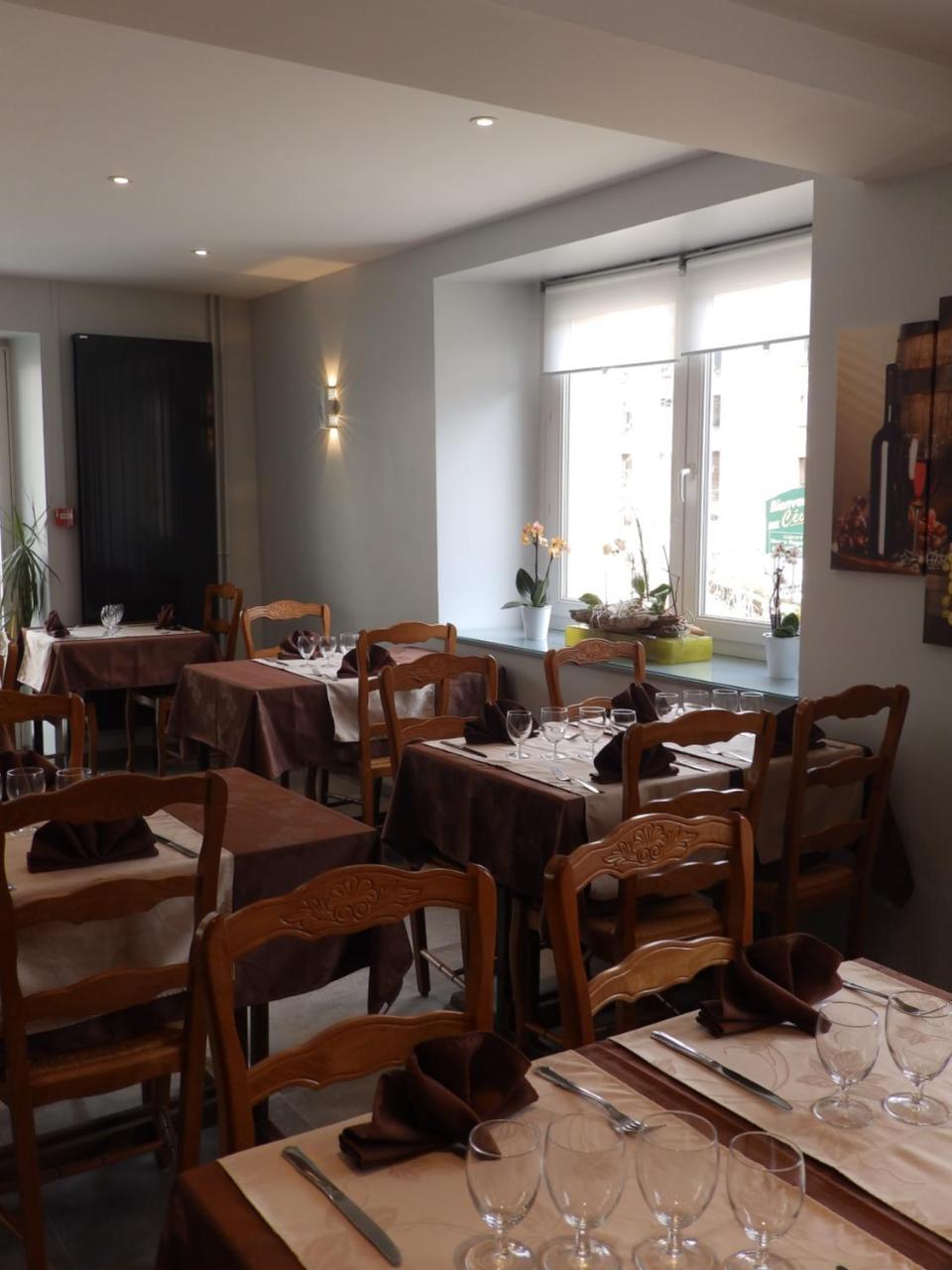 Logis Hotel Restaurant Les Cevennes Saint-Cirgues-en-Montagne Exteriör bild